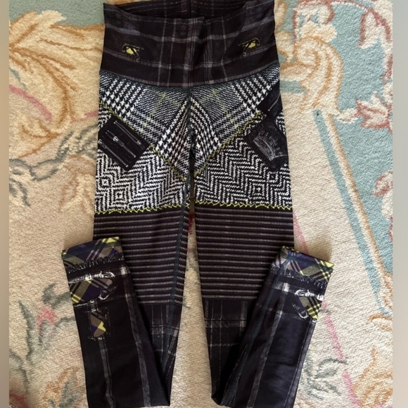 Niyama Sol ENDLESS Leggings Vivienne hounds tooth black white red plaid grey - Picture 2 of 7